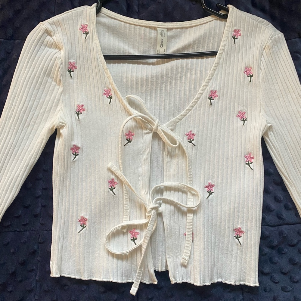 Tie up long sleeve top